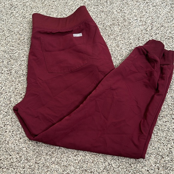 Figs technical scrub burgundy joggers size LP nursing - Picture 7 of 7
